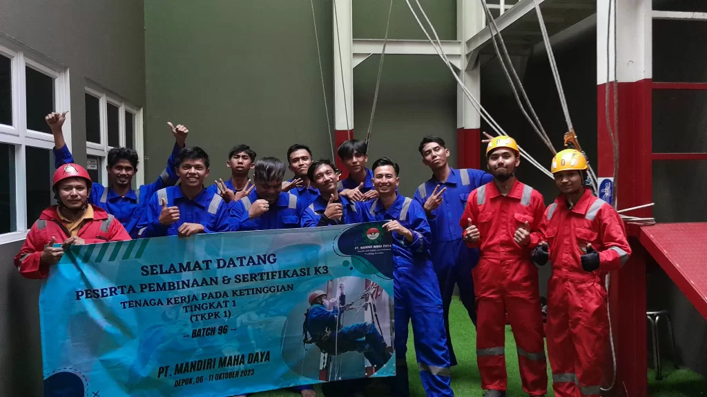 Kegiatan Pelatihan TKPK I 6,7,9 - 11 Oktober 2023 5 gambar tentang peserta yang foto bersama
