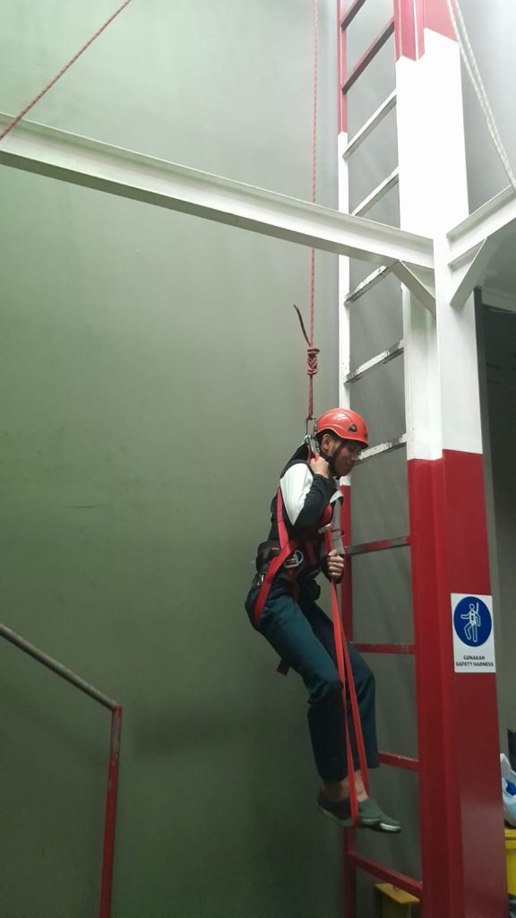 Kegiatan Pelatihan TKBT II di Mandiri Maha Daya 01-03 November 2023 6 praktek suspension trauma