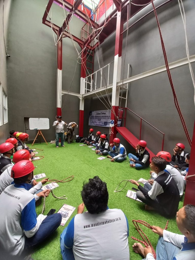 Kegiatan Pelatihan TKBT II di Mandiri Maha Daya 01-03 November 2023 3 praktek tali simpul