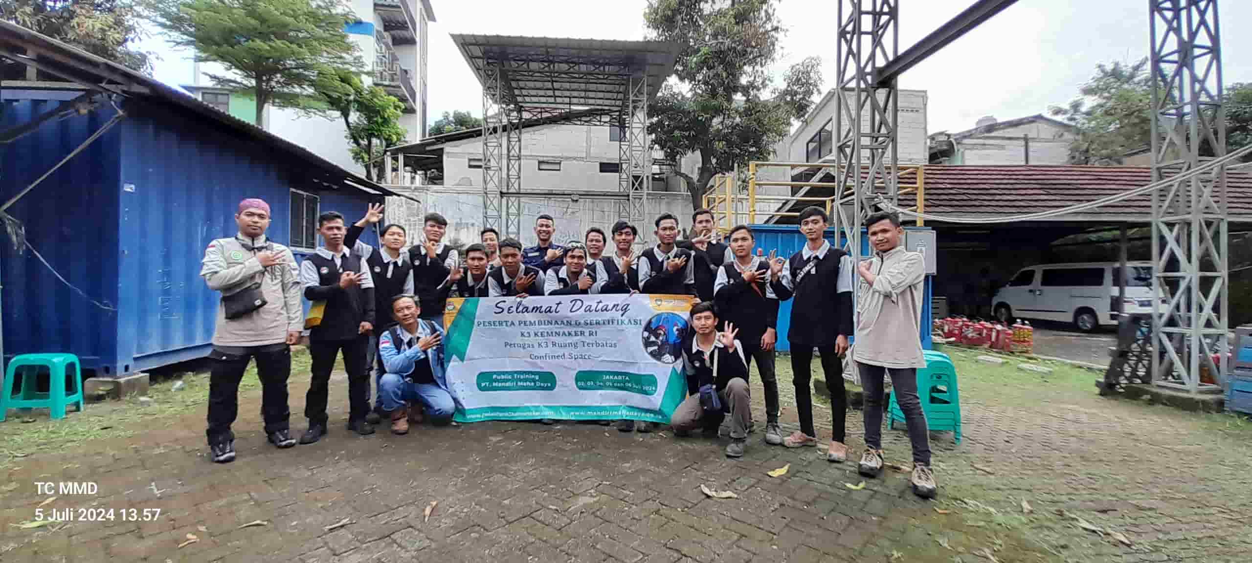 foto bersama peserta confined space