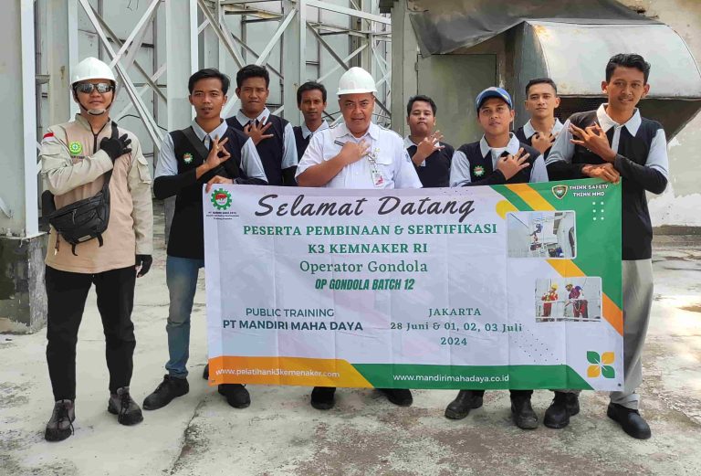 foto dokumentasi peserta gondola dengan instruktur