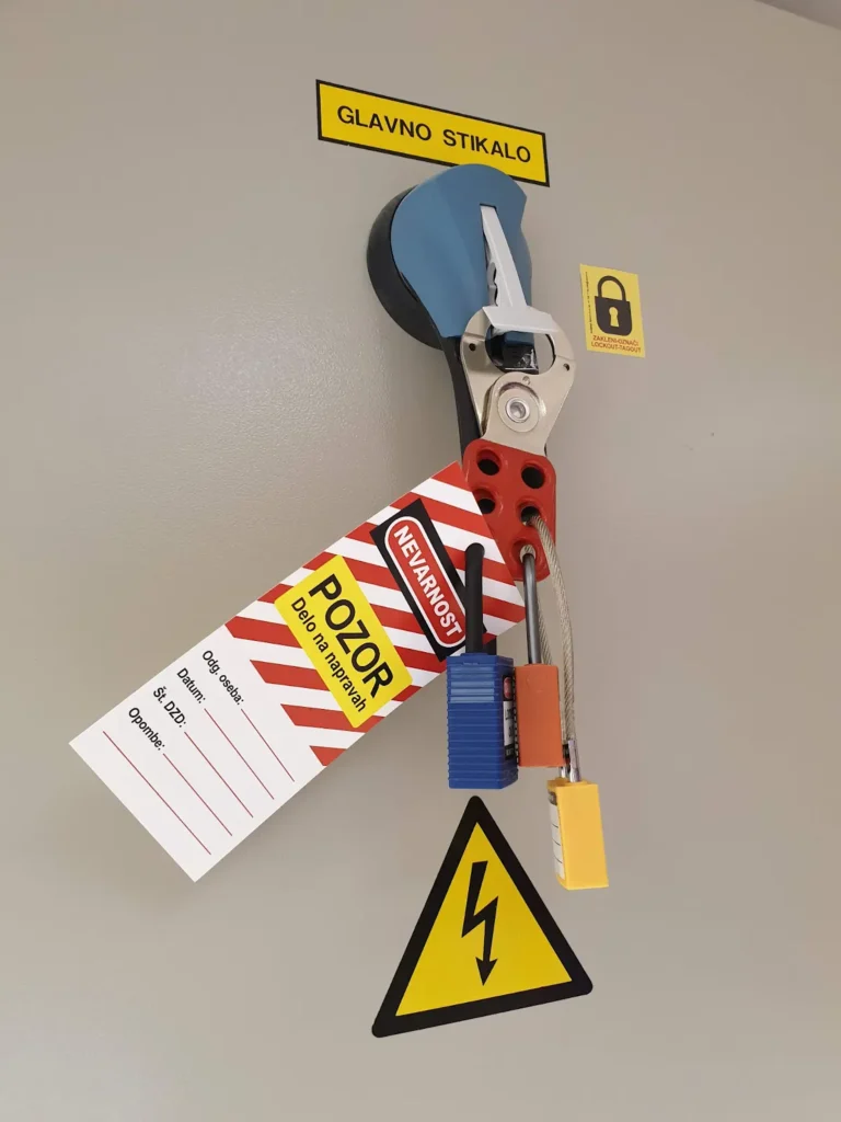 Apa itu Lock Out Tag Out? - Pengertian, Prosedur Penggunaan, & Contohnya 1 contoh gambar lock out tag out yang benar