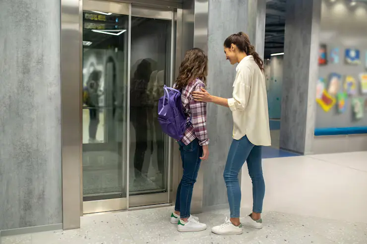 perbedaan lift dan elevator