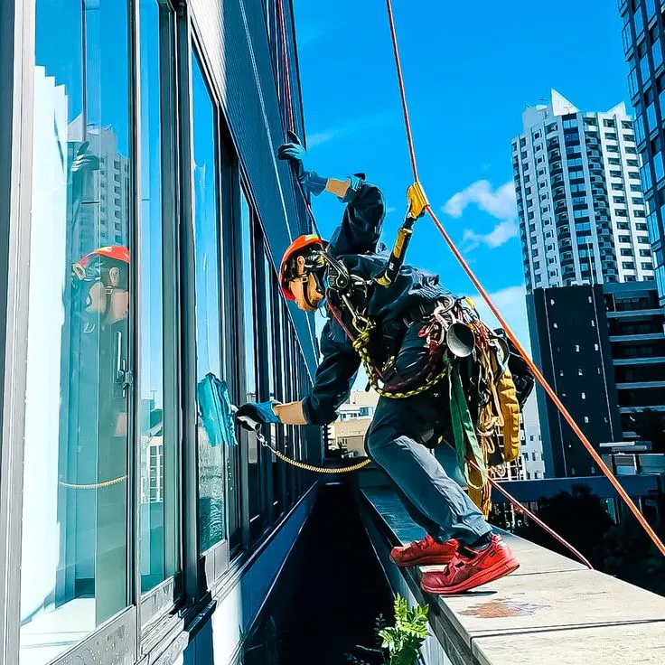 Lifeline di Berbagai Industri: Keselamatan Kerja yang Wajib Diketahui 2 Lifeline di Berbagai Industri: Keselamatan Kerja yang Wajib Diketahui 2