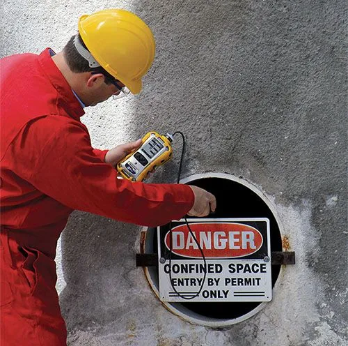 Confined Space: Pengertian, Ciri-Ciri, & Cara Kerja yang Aman 1 Definisi Confined Space
